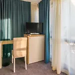プラザ ホテル 3*