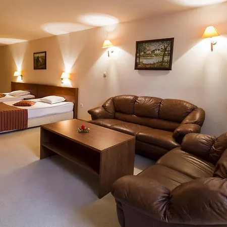 Hotel Plaza Warna