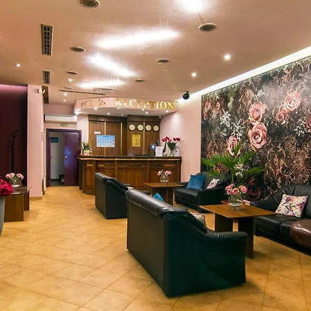 Plaza Hotel 3*