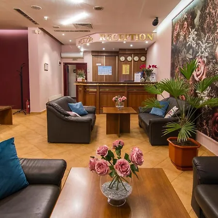 Plaza Hotel 3*