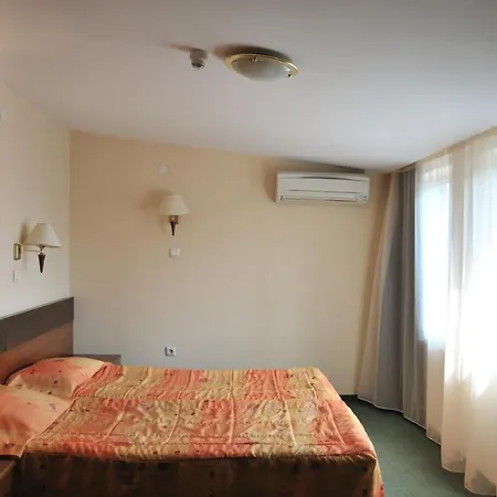 Plaza Hotel 3*