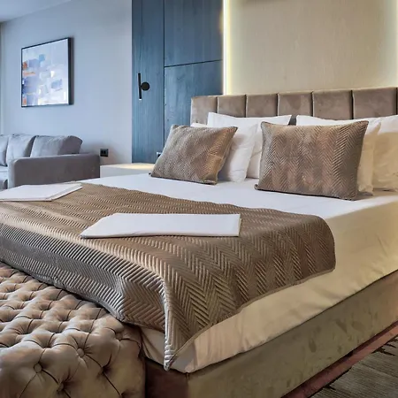 Plaza Hotel 3*