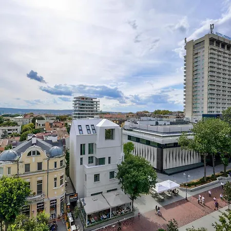 Plaza 3* Varna
