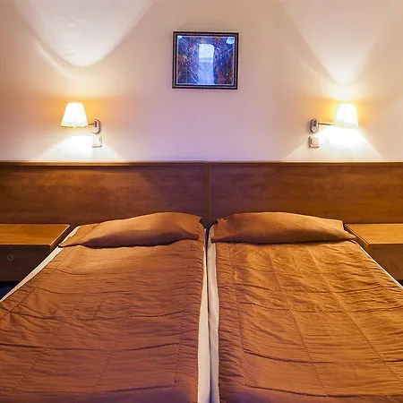 Hotel Plaza 3*