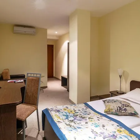 Hotel Plaza 3*